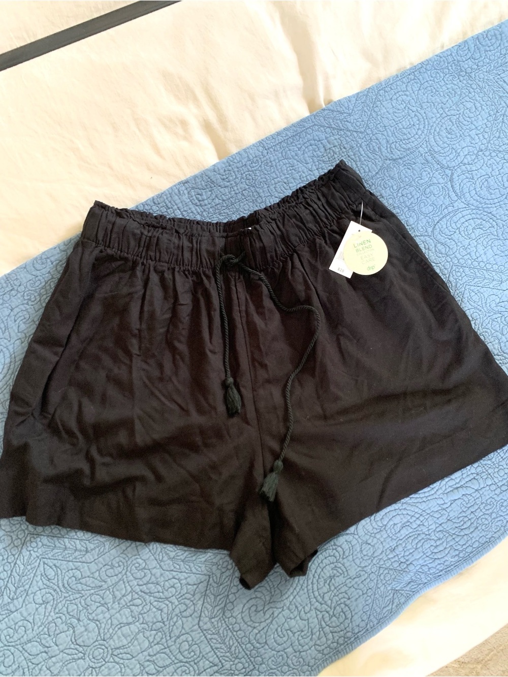 Women’s Black Linen Blend Shorts. Dip brand. Size Large